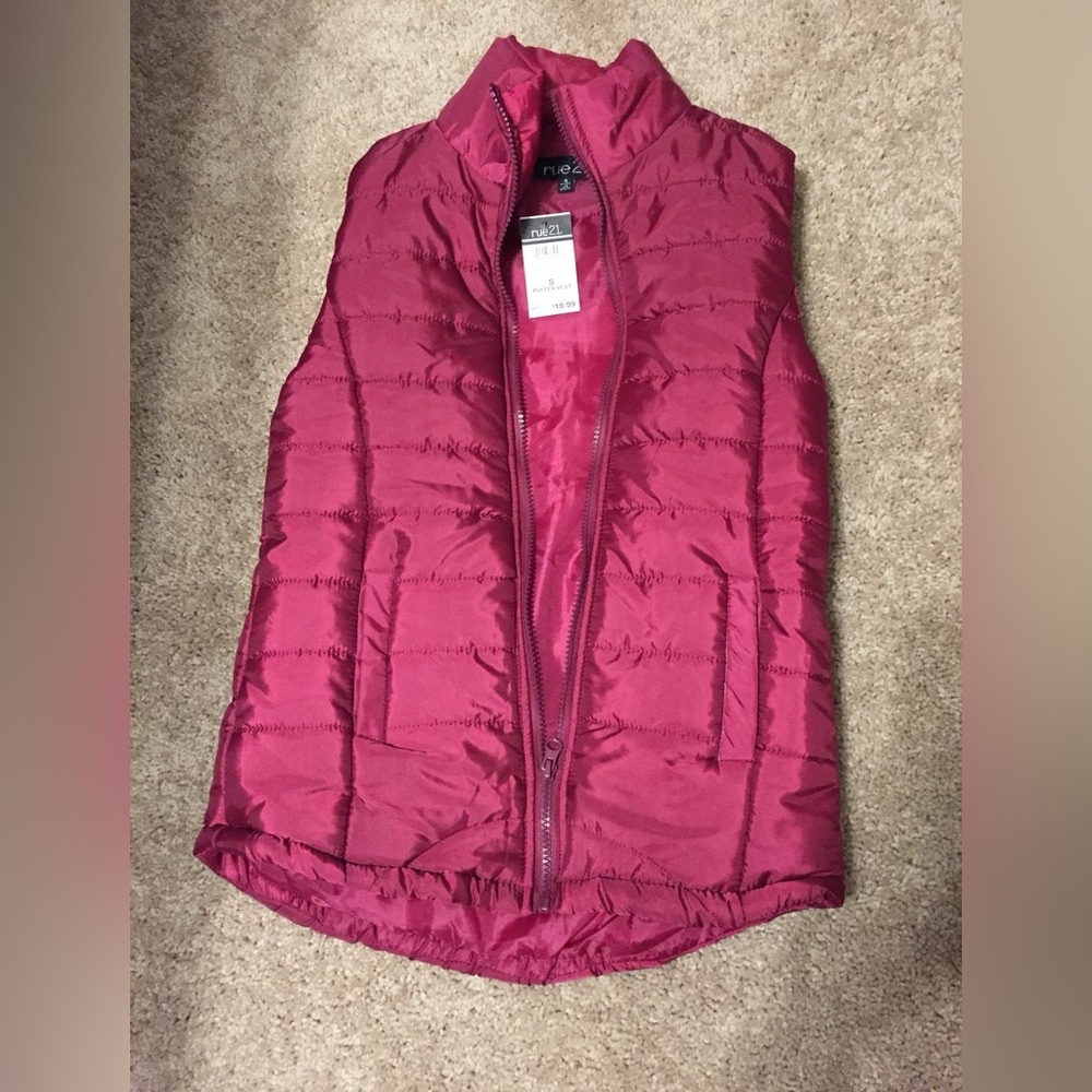 Juniors Rue21 burgundy puffer vest size small new